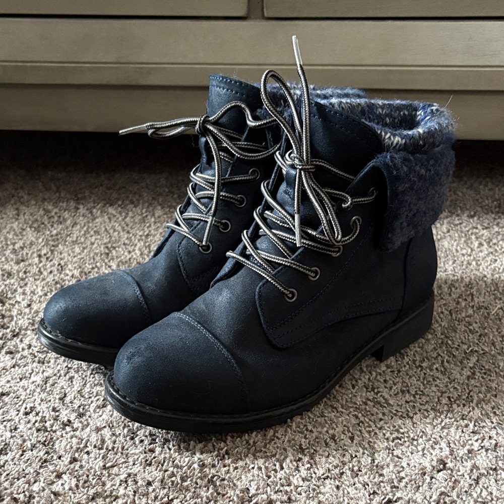 Cliffs by WHITE MOUNTAIN Dark Blue Lace-Up Boots